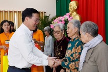 President pays pre-Tet visit to Vinh Long province