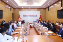 US Communist Party delegation visits Vietnam