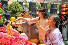 Overseas Vietnamese in Laos celebrate Buddha's birthday