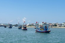 Fishermen in Quang Ngai and Binh Dinh bustle with new catching season