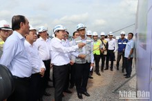 Deputy PM inspects construction of Long Thanh airport