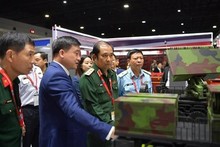 Vietnam impresses visitors at Defence & Security show