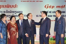 Vietnamese, Lao NA leaders meet T78 Friendship School’s former teachers, students