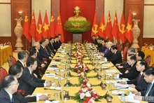 Vietnamese, Chinese Party leaders hold talks