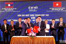 Vietnam, Laos strengthen cooperation in information, communications