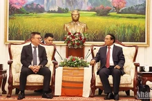 Lao officials applaud fruitful ties between Nhan Dan, Pasaxon newspapers