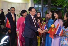 Top legislator visits Vietnamese embassy in Thailand