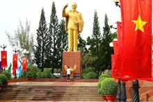 [In Pictures] Red flags with yellow stars decorate all roads