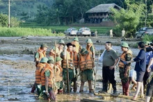 PM inspects search for victims at devastating landslide site in Lao Cai