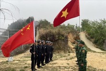 Vietnamese, Chinese border guards hold joint patrol