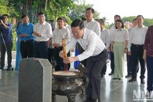 In pictures: State leader pays tribute to President Ho Chi Minh’s father