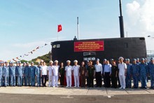 Vice President Vo Thi Anh Xuan visits naval soldiers