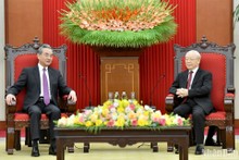 Vietnamese Party chief receives Chinese Minister of Foreign Affairs