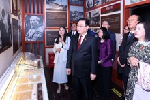 NA Chairman visits President Ho Chi Minh relic site in Kunming