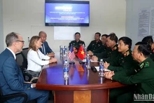 Defense Deputy Minister Hoang Xuan Chien receives USAID's Mission Director for Vietnam