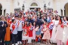 Party, State leader gives encouragement to Vietnamese Embassy, community in Cuba