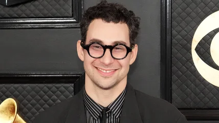 Mặt mờ ám của Jack Antonoff