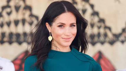 Meghan Markle đã thay đổi cách ăn mặc ngắn nhất kể từ khi lên ngôi