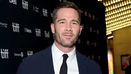 Chi tiết buồn về ngôi sao Hallmark Luke Macfarlane