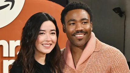 Mối quan hệ của Donald Glover và Maya Erskine ngoài đời thực như thế nào