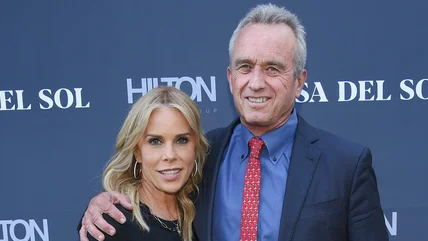 Điều kỳ lạ về việc Cheryl Hines & RFK Jr. Mọi người bỏ qua