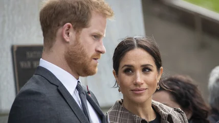 Meghan Markle và hoàng tử Harry, cảnh sát địa phương. Khoảnh khắc