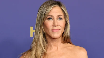 Trình đọc Lip xác nhận những gì chúng tôi nghi ngờ về Jennifer Aniston trên 2024 Emmys Red Carpet