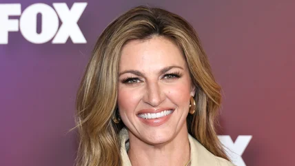 Vụ bê bối đã thay đổi cuộc đời của Erin Andrews mãi mãi