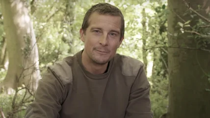 Bear Grylls tiết lộ về những dấu chân của loài người