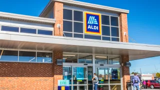 Aldi bán một cái giá khổng lồ chỉ 20 đô, và nó hoàn hảo cho cà-phê