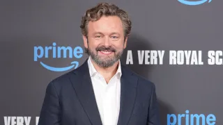 Michael Sheen gọi gia đình hoàng gia là ‘ Chạy Soap Opera ’: ‘ Chúng tôi là loại phát triển và bị ám ảnh bởi tất cả mọi thứ