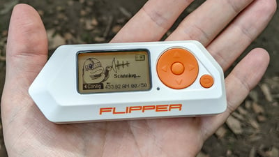 Canada cấm thiết bị Flipper Zero vì trộm xe