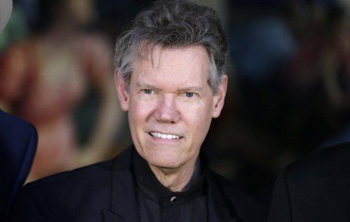 Ca sĩ Randy Travis đã lấy lại được giọng hát nhờ AI