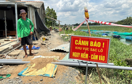 Sạt lở tuyến đê bao sông Vàm Cỏ Tây, nhiều nhà dân bị đe dọa