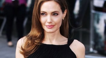 Bí quyết làm đẹp của người đàn bà quyến rũ nhất thế giới Angelina Jolie mà chị em nào cũng có thể học theo