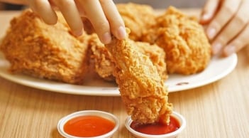 Làm gà rán KFC chỉ với 3 bước cực đơn giản