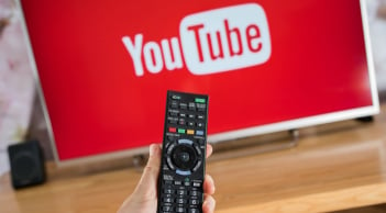 Tivi có một nút ẩn: Bật lên xem YouTube thả ga không phải xem quảng cáo, ai không biết quá lãng phí