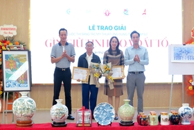 Creating fine arts applied on ceramics porcelain contest awarding