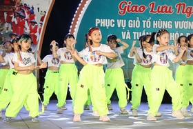 Mass dance exchange for the Hung Kings’ Temple Festival