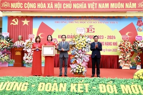 Chairman of the Provincial People“s Committee Bui Van Quang...