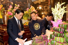 Incense offering ceremony to commemorate Mother Au Co on the...