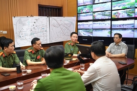 Prime Minister Pham Minh Chinh visits the Command Information...