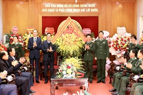 Provincial leaders visited and congratulated the Provincial...