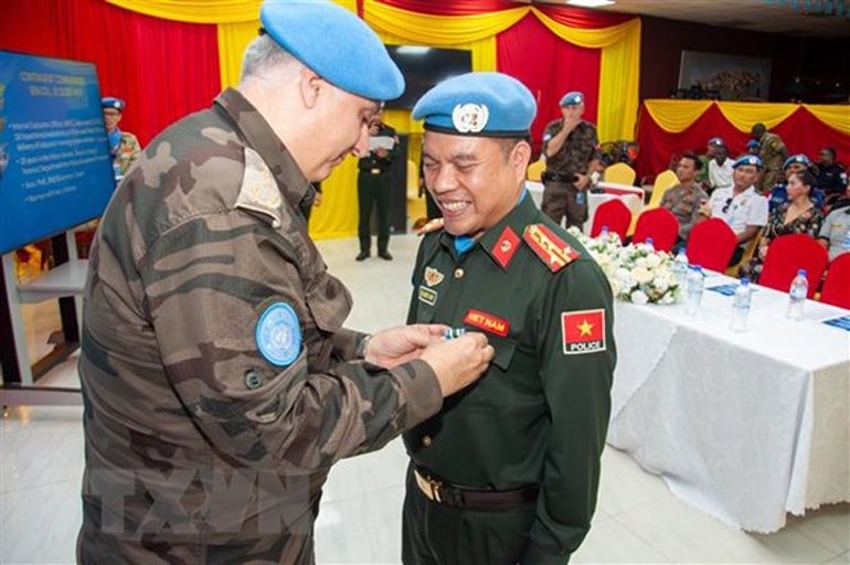 UNMISS trao Huy chương Gìn giữ Hòa bình cho 3 sĩ quan Công an Việt Nam