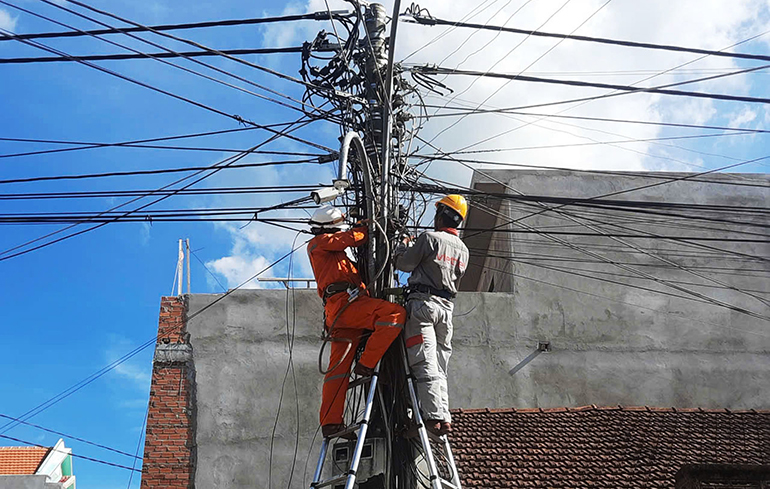 Chấn chỉnh tình trạng mất an toàn cáp viễn thông trước mùa mưa bão