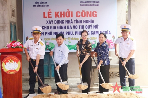 Tân Cảng Sài Gòn hỗ trợ kinh phí sửa chữa nhà cho người lao động