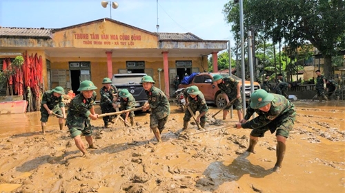 Thắm tình quân dân trong gian khó