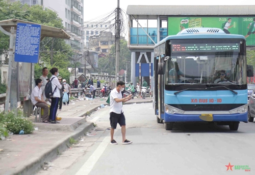 Hà Nội: Xử phạt tài xế xe buýt đón trả khách không đúng quy định