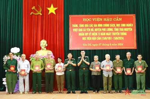 Học viện Hậu cần hành quân về nguồn