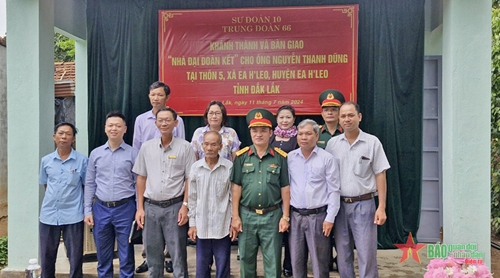 Trung đoàn 66 (Sư đoàn 10, Quân đoàn 3): Khánh thành, bàn giao “Nhà đại đoàn kết” tặng hộ dân nghèo